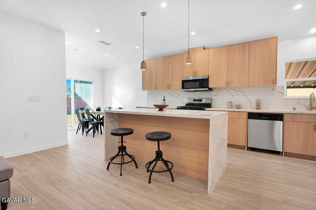 14868 Envoy Street, Sylmar, CA 91342