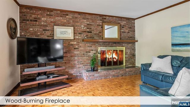 112 Edgewood Road, Allendale, NJ 07401