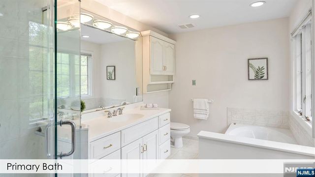 112 Edgewood Road, Allendale, NJ 07401