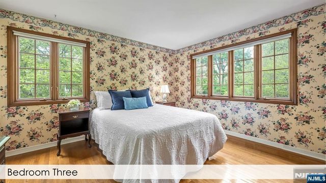 112 Edgewood Road, Allendale, NJ 07401
