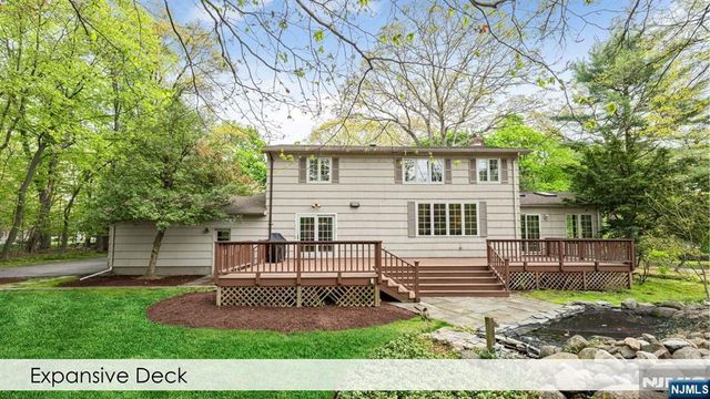 112 Edgewood Road, Allendale, NJ 07401