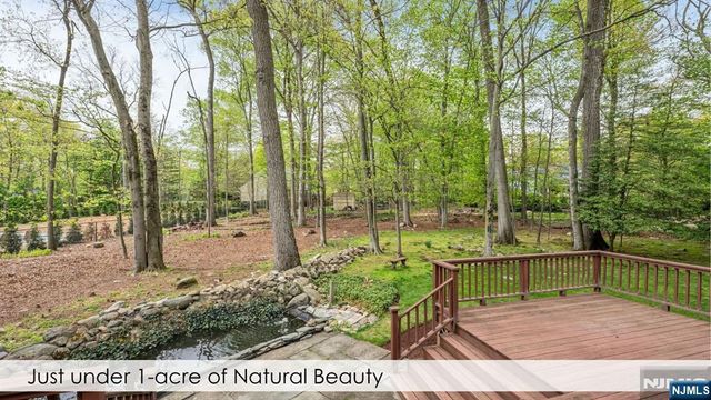 112 Edgewood Road, Allendale, NJ 07401