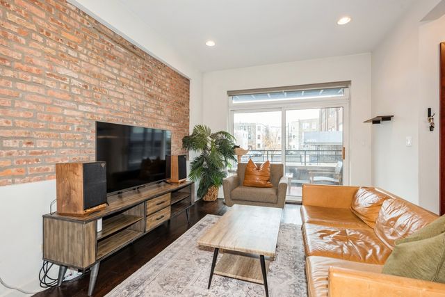2322 W AUGUSTA Boulevard 1A, Chicago, IL 60622
