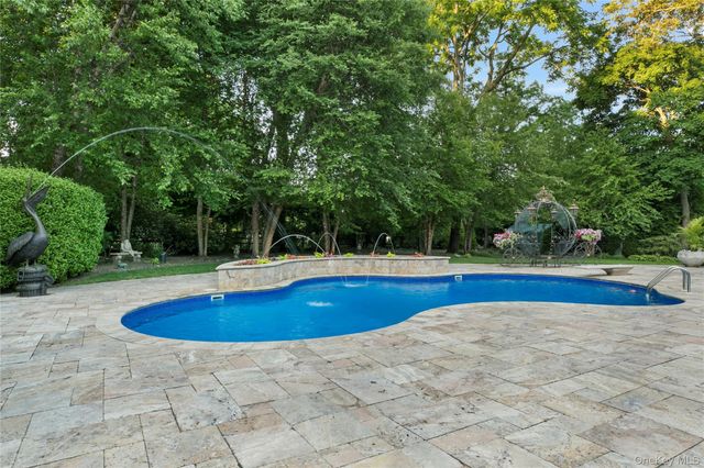 3 Salt Hay Way, Smithtown, NY 11787