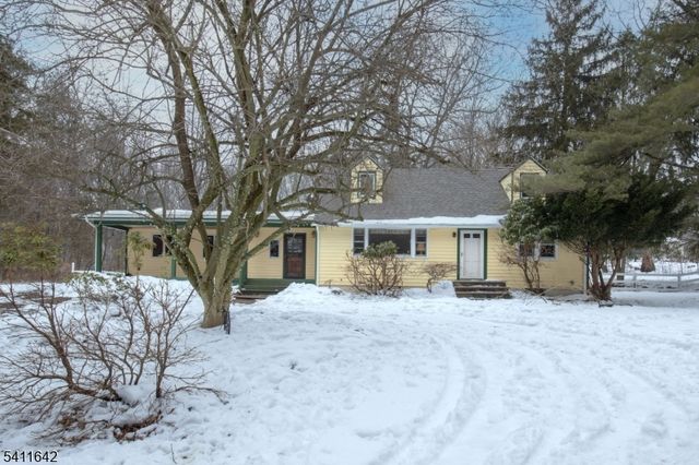 11 Winterwood Rd, Tewksbury Twp., NJ 08833