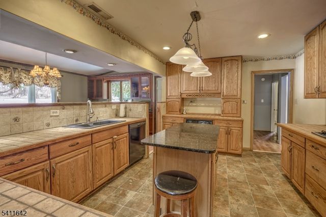 11 Winterwood Rd, Tewksbury Twp., NJ 08833