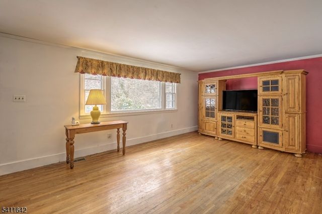 11 Winterwood Rd, Tewksbury Twp., NJ 08833