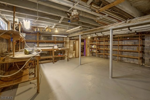 11 Winterwood Rd, Tewksbury Twp., NJ 08833