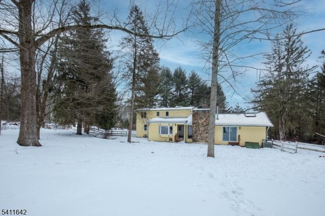 11 Winterwood Rd, Tewksbury Twp., NJ 08833