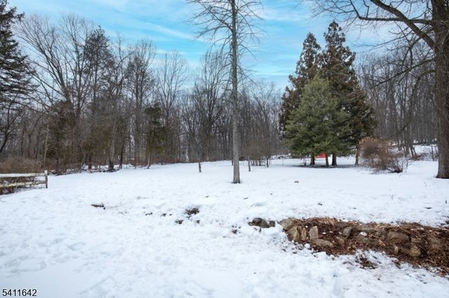 11 Winterwood Rd, Tewksbury Twp., NJ 08833