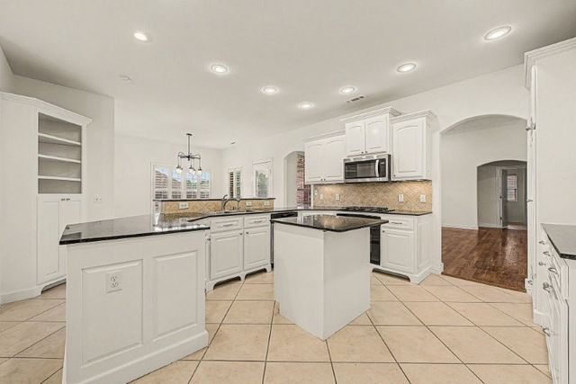 3903 SW Sycamore Street, Bentonville, AR 72713