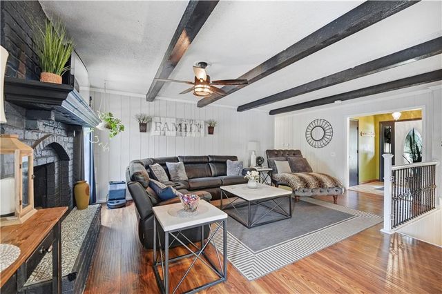 914 Gregory Street, Peculiar, MO 64078