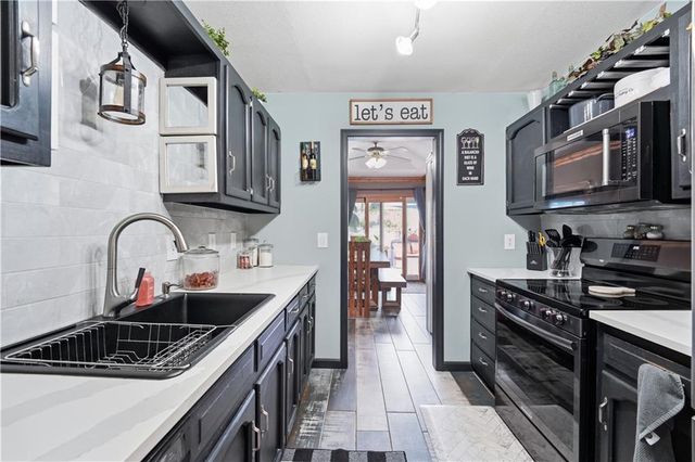 914 Gregory Street, Peculiar, MO 64078