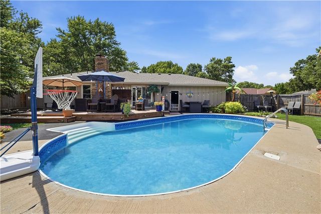 914 Gregory Street, Peculiar, MO 64078