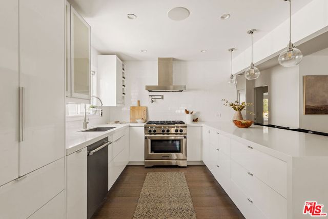 7715 Henefer Avenue, Los Angeles, CA 90045