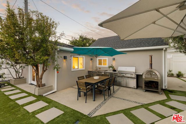 7715 Henefer Avenue, Los Angeles, CA 90045