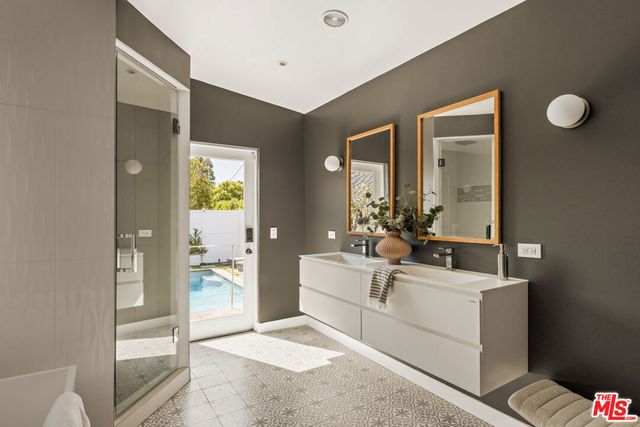 7715 Henefer Avenue, Los Angeles, CA 90045