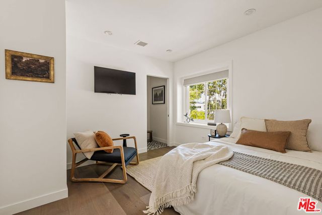 7715 Henefer Avenue, Los Angeles, CA 90045