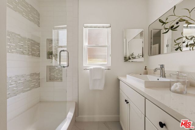 7715 Henefer Avenue, Los Angeles, CA 90045