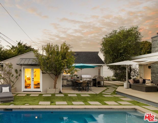 7715 Henefer Avenue, Los Angeles, CA 90045