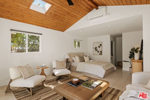 7715 Henefer Avenue, Los Angeles, CA 90045
