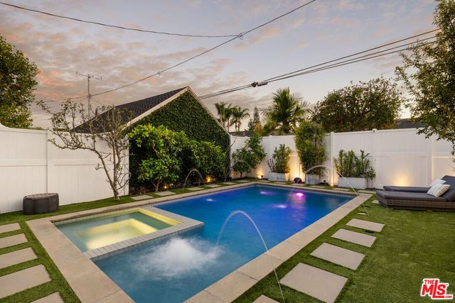 7715 Henefer Avenue, Los Angeles, CA 90045