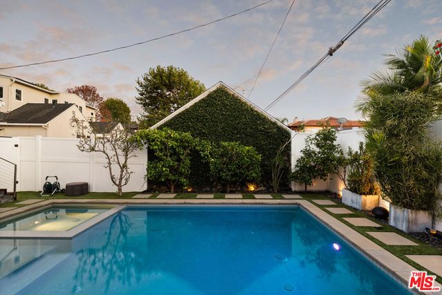 7715 Henefer Avenue, Los Angeles, CA 90045