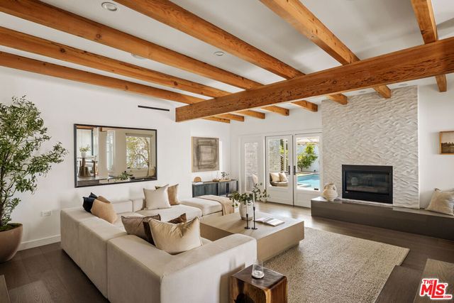7715 Henefer Avenue, Los Angeles, CA 90045