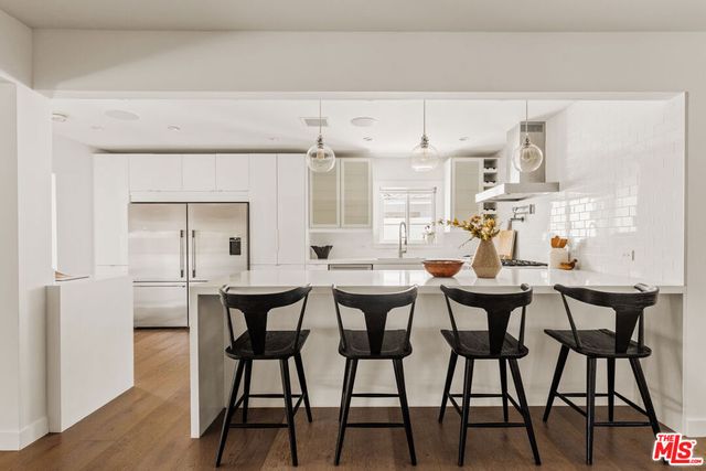 7715 Henefer Avenue, Los Angeles, CA 90045