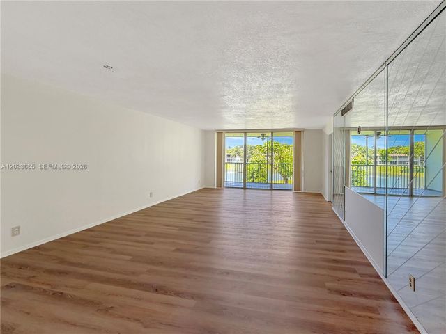 3641 Oaks Clubhouse Drive 201, Pompano Beach, FL 33069