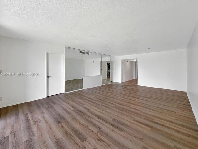 3641 Oaks Clubhouse Drive 201, Pompano Beach, FL 33069