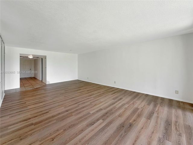 3641 Oaks Clubhouse Drive 201, Pompano Beach, FL 33069