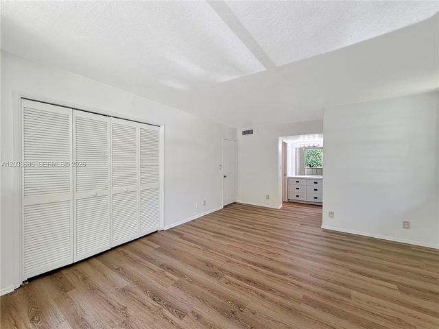 3641 Oaks Clubhouse Drive 201, Pompano Beach, FL 33069