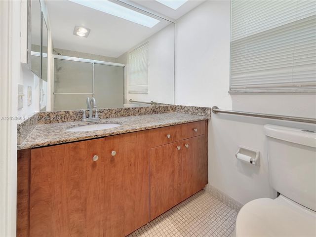 3641 Oaks Clubhouse Drive 201, Pompano Beach, FL 33069