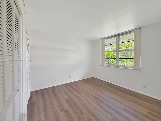 3641 Oaks Clubhouse Drive 201, Pompano Beach, FL 33069