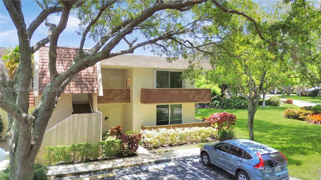 3641 Oaks Clubhouse Drive 201, Pompano Beach, FL 33069