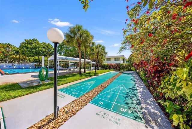 3641 Oaks Clubhouse Drive 201, Pompano Beach, FL 33069