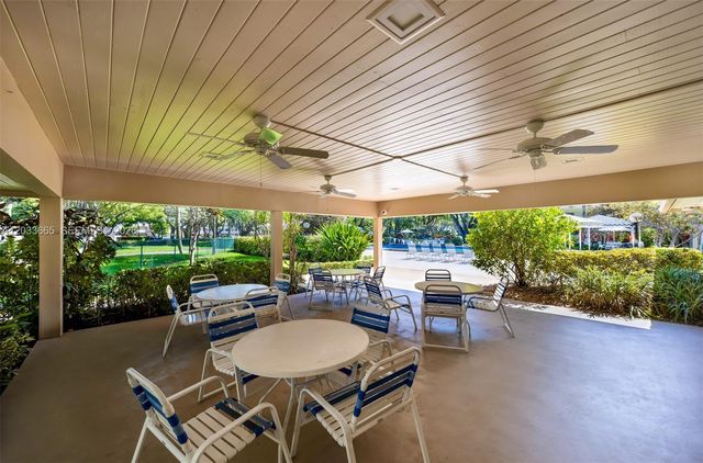 3641 Oaks Clubhouse Drive 201, Pompano Beach, FL 33069
