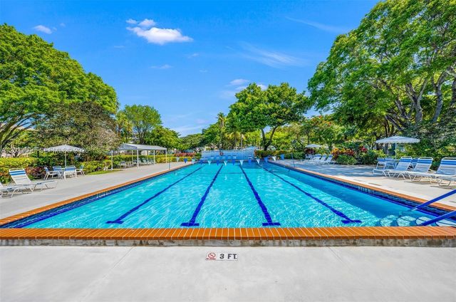 3641 Oaks Clubhouse Drive 201, Pompano Beach, FL 33069