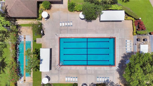 3641 Oaks Clubhouse Drive 201, Pompano Beach, FL 33069