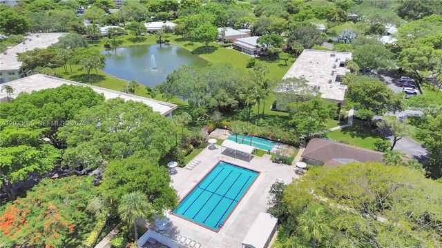 3641 Oaks Clubhouse Drive 201, Pompano Beach, FL 33069