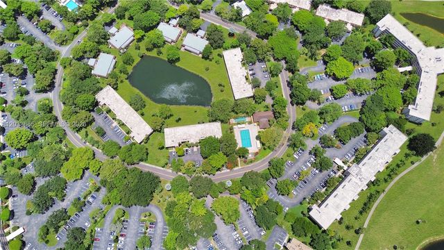 3641 Oaks Clubhouse Drive 201, Pompano Beach, FL 33069