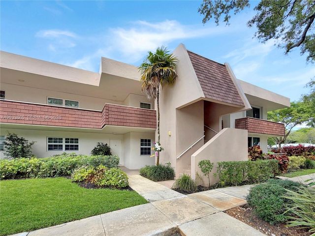 3641 Oaks Clubhouse Drive 201, Pompano Beach, FL 33069