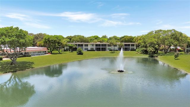 3641 Oaks Clubhouse Drive 201, Pompano Beach, FL 33069