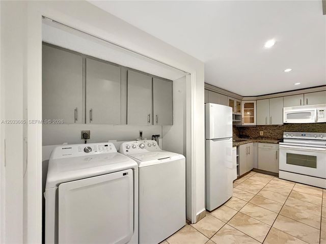 3641 Oaks Clubhouse Drive 201, Pompano Beach, FL 33069