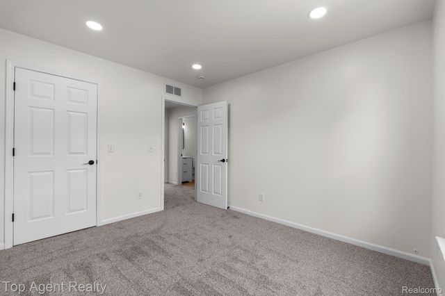 907 Deer Valley Road, Holly Township, MI 48442