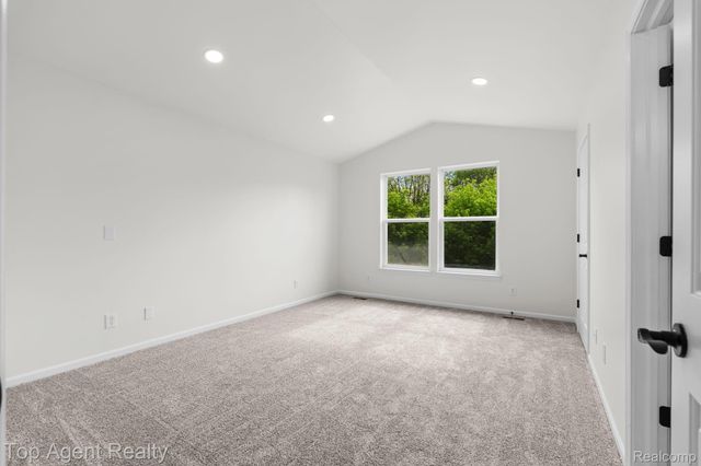 907 Deer Valley Road, Holly Township, MI 48442