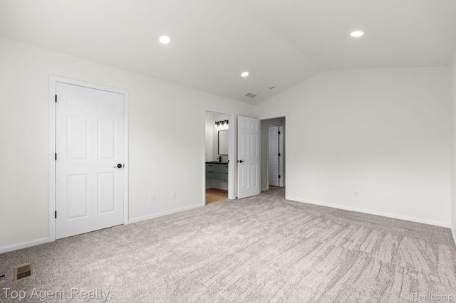 907 Deer Valley Road, Holly Township, MI 48442