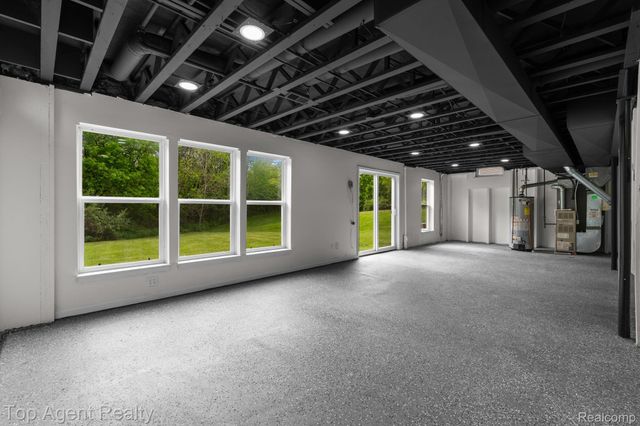 907 Deer Valley Road, Holly Township, MI 48442