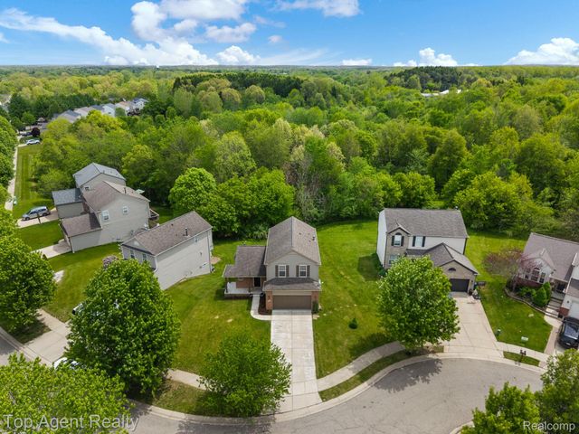 907 Deer Valley Road, Holly Township, MI 48442
